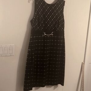 Elegant Plaid Sleeveless Dress with Chain Accent Size 12